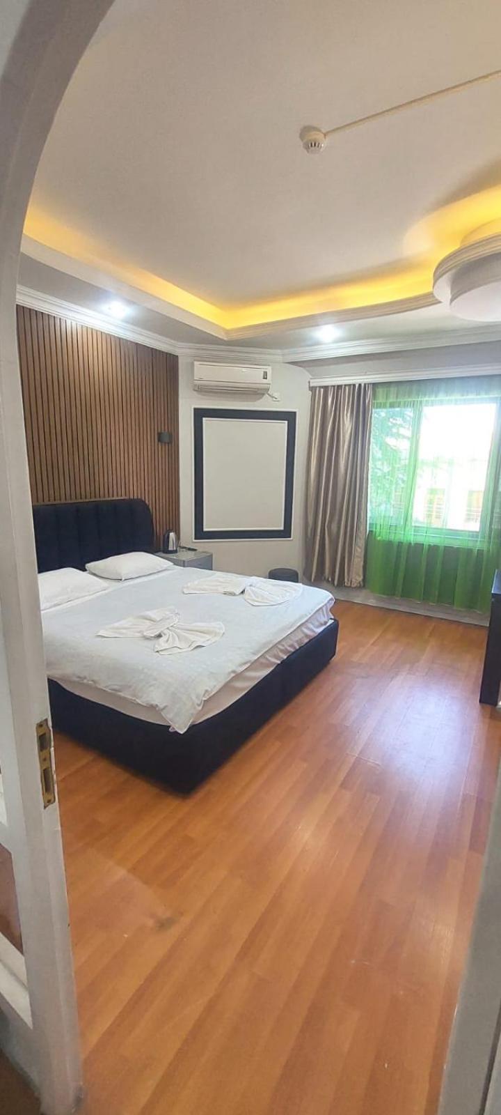 Metrepol Hotel บาทูมิ ภายนอก รูปภาพ